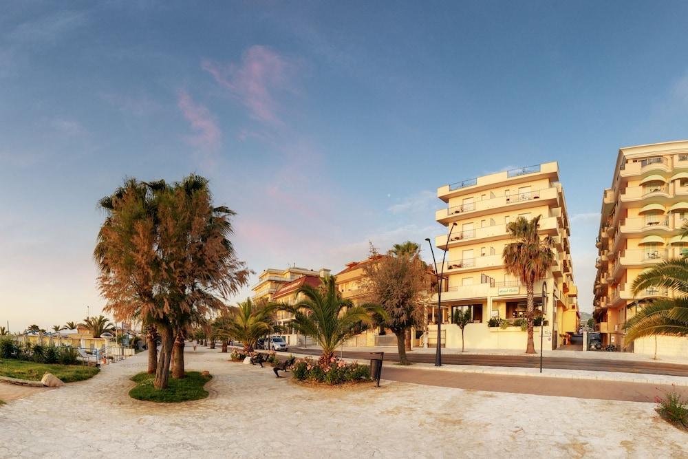 Hotel Bahia San Benedetto del Tronto Exterior foto